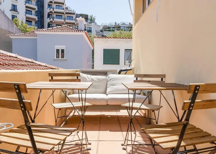 Cozy Coastal Getaway 3Br Apartment In Estoril