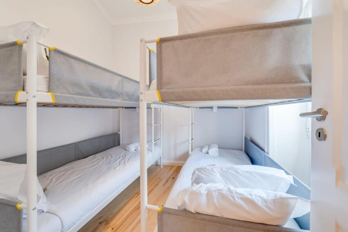 Cozy Coastal Getaway 3br In Apartment Estoril